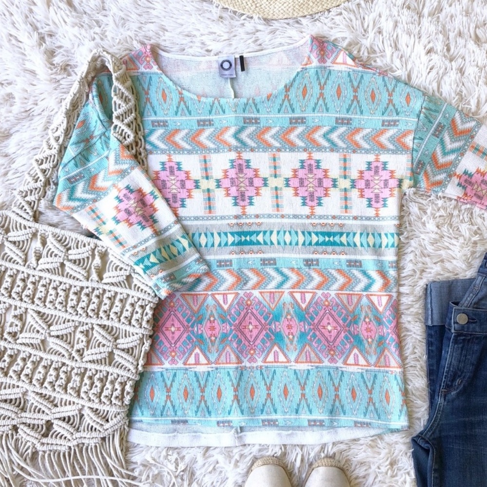 Anthropologie Akemi + Kin Graphic Tribal Sweater Top Anthro Shirt